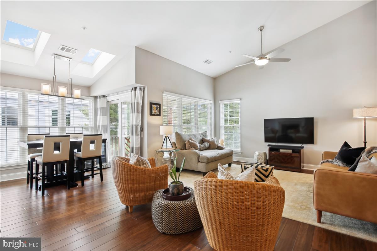 2826 Emma Lee St #302