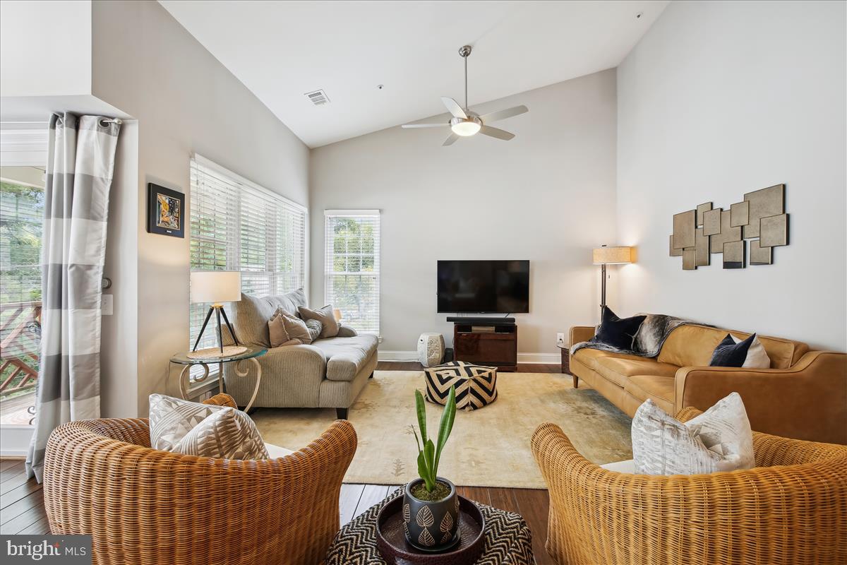 2826 Emma Lee St #302