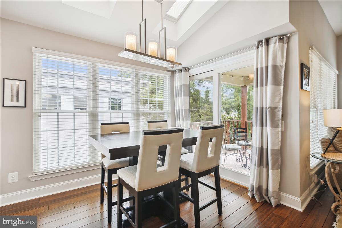 2826 Emma Lee St #302