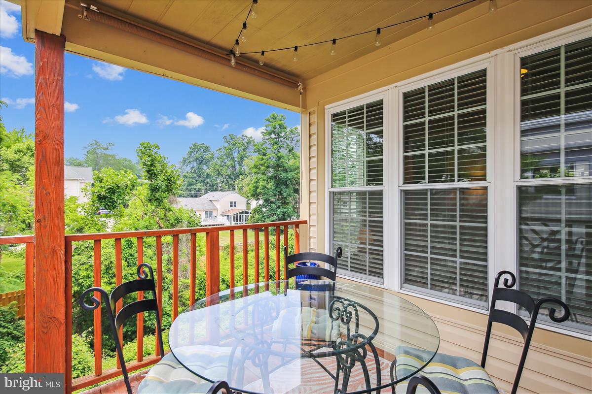 2826 Emma Lee St #302