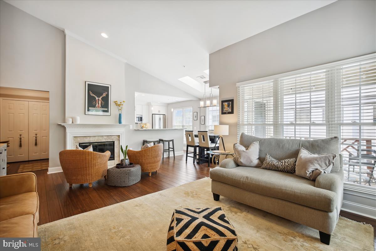 2826 Emma Lee St #302