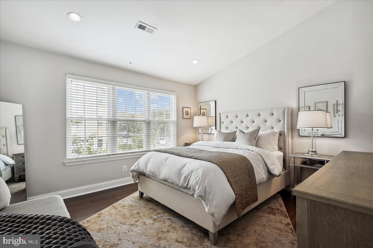 2826 Emma Lee St #302