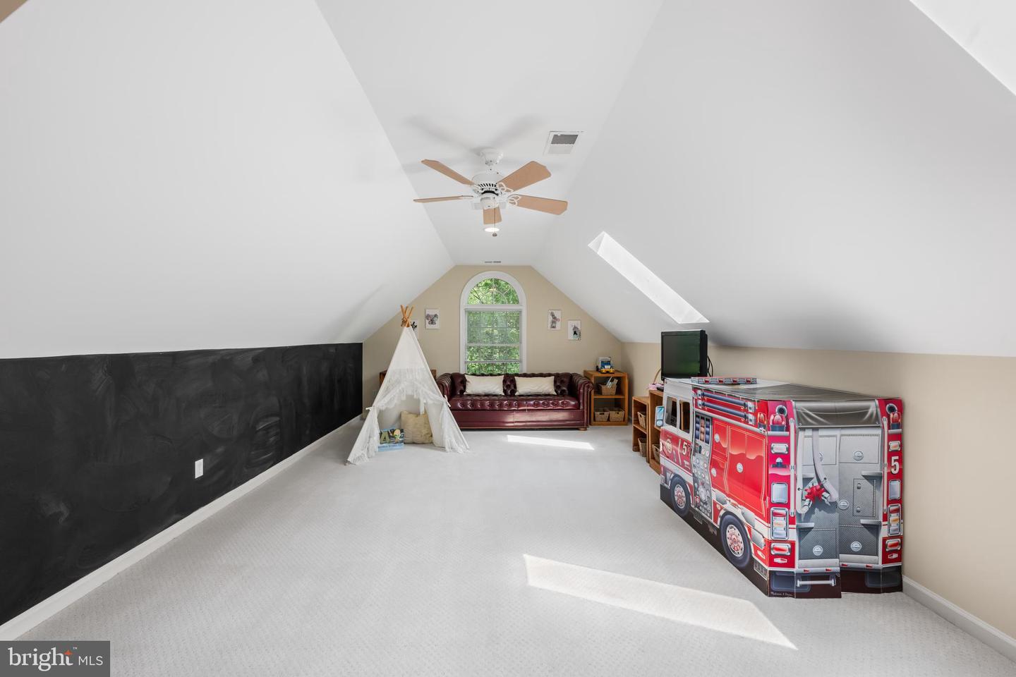 2089 Hunters Crest Way