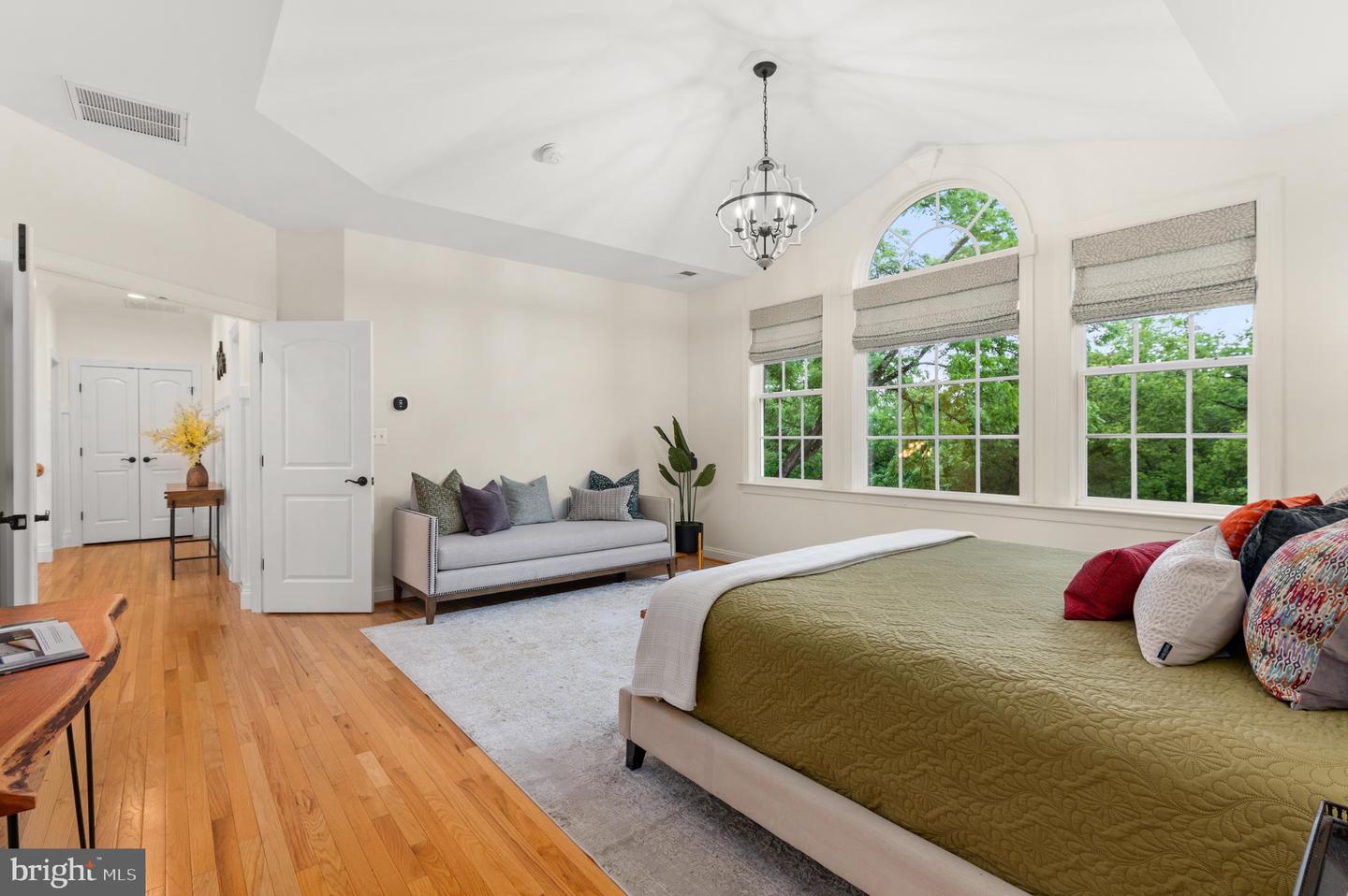 18463 Rustling Woods Ct