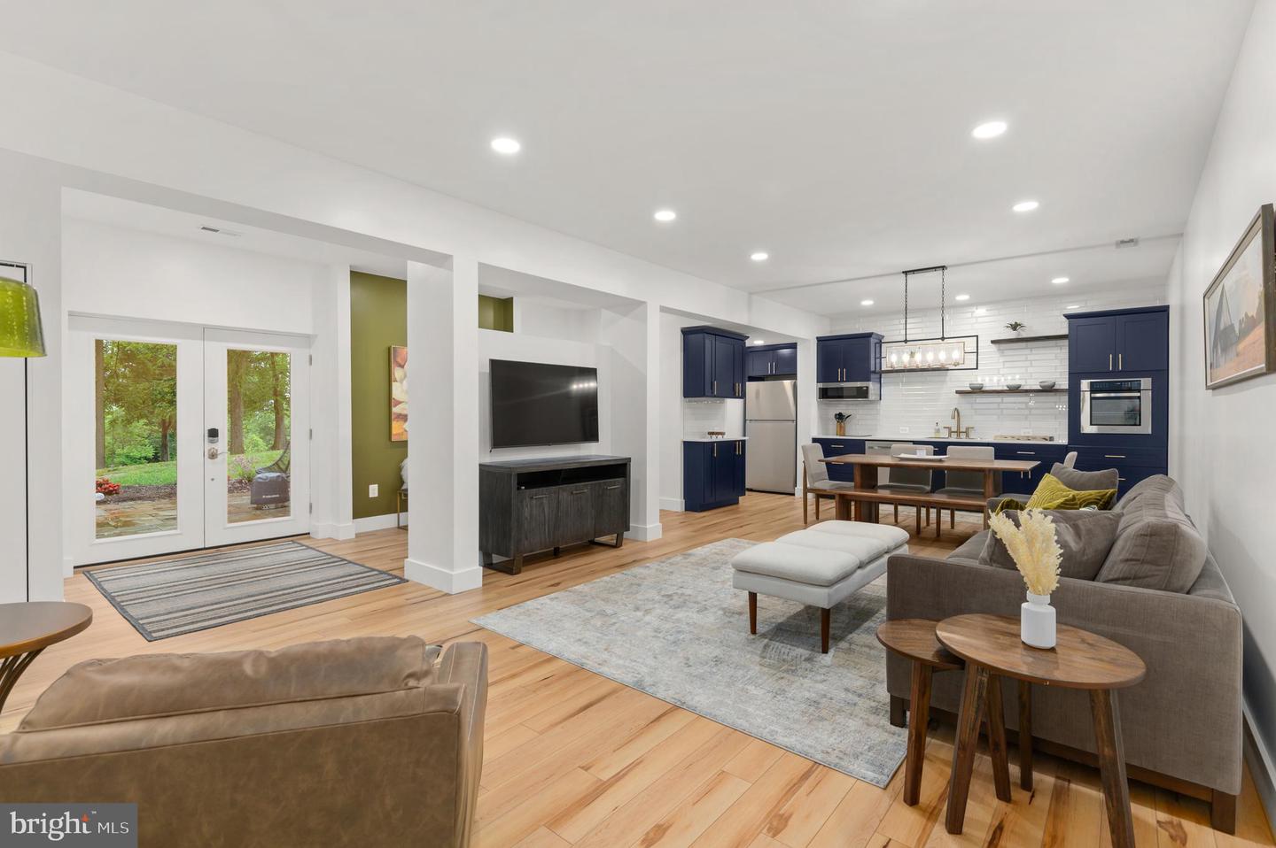 18463 Rustling Woods Ct