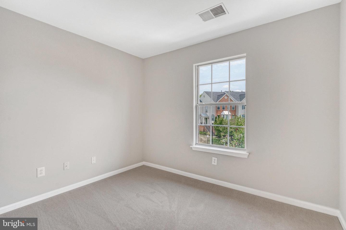 21611 Kings Crossing Ter