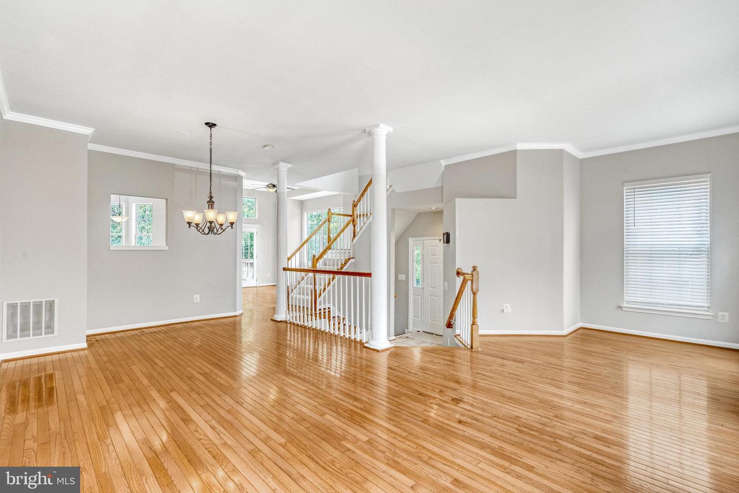 21611 Kings Crossing Ter