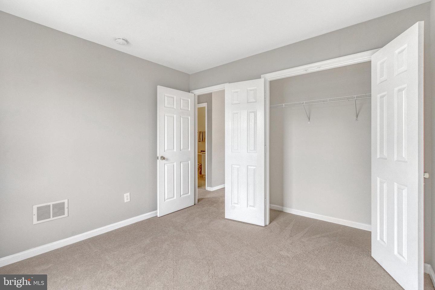 21611 Kings Crossing Ter