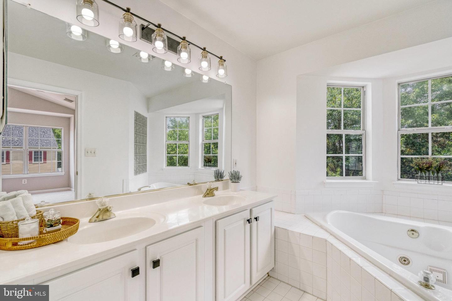 21611 Kings Crossing Ter