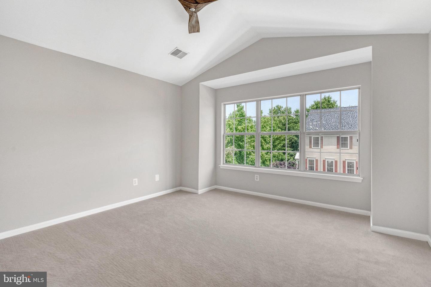 21611 Kings Crossing Ter