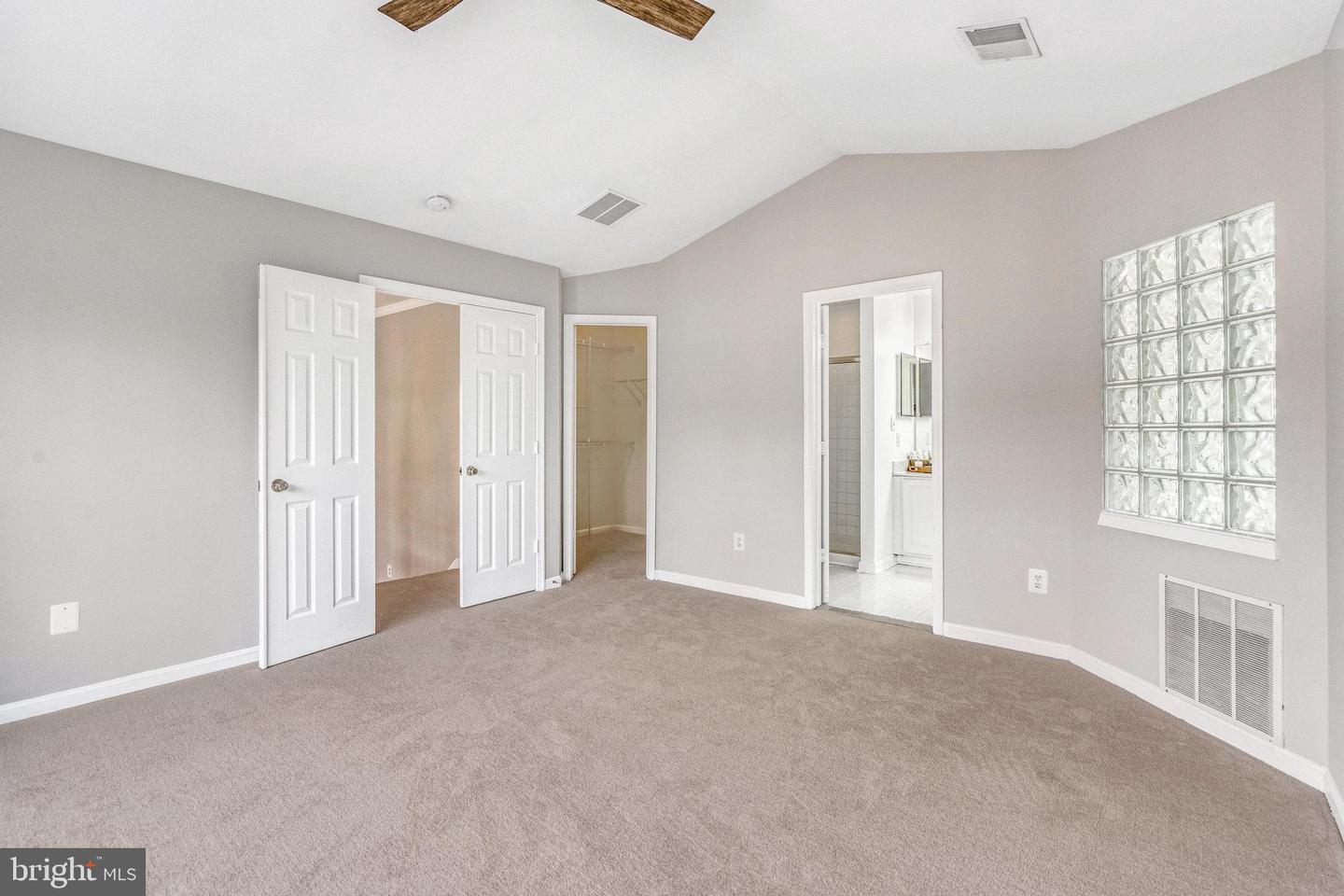 21611 Kings Crossing Ter