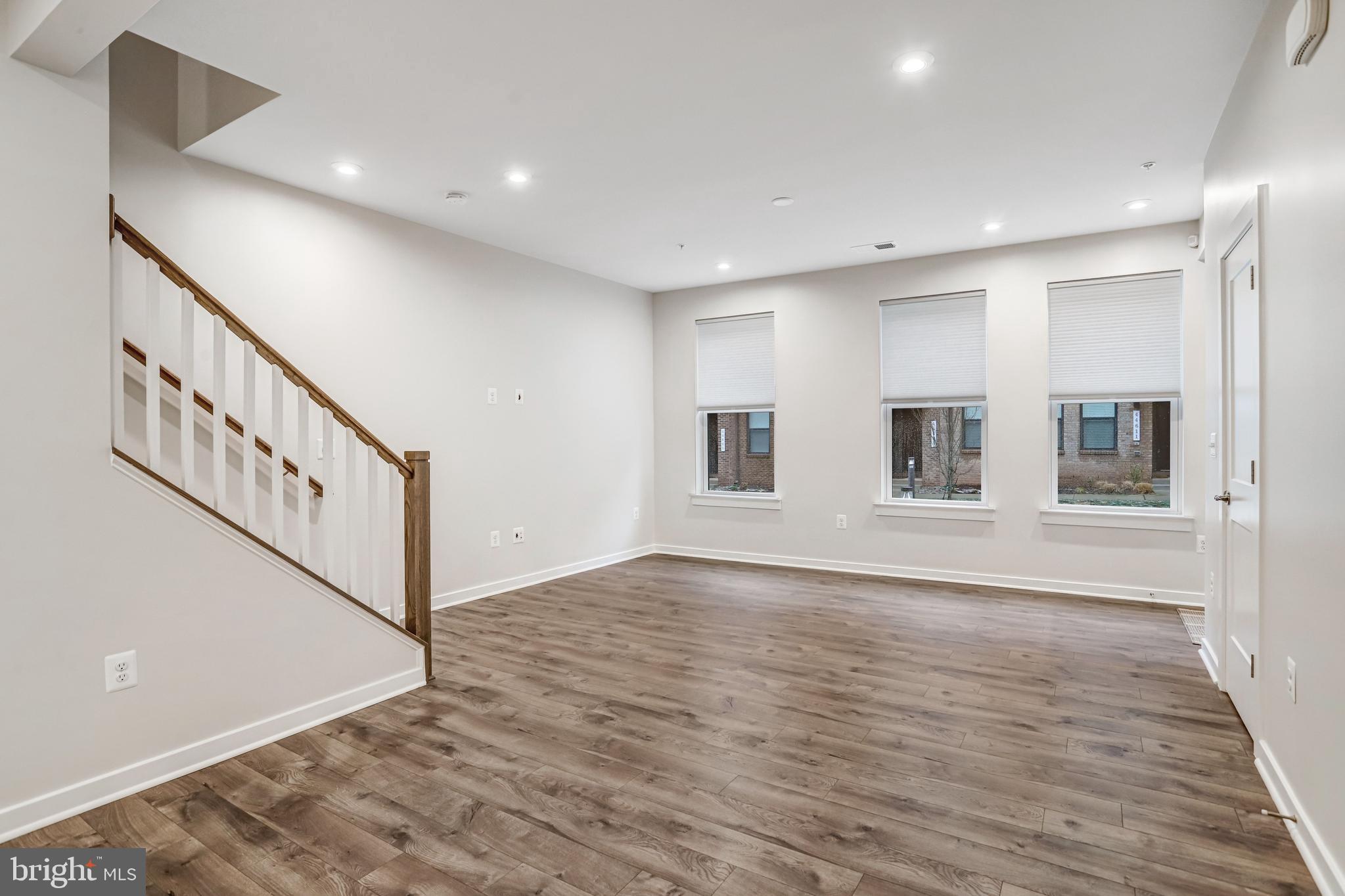 44499 WOLFHOUND SQUARE