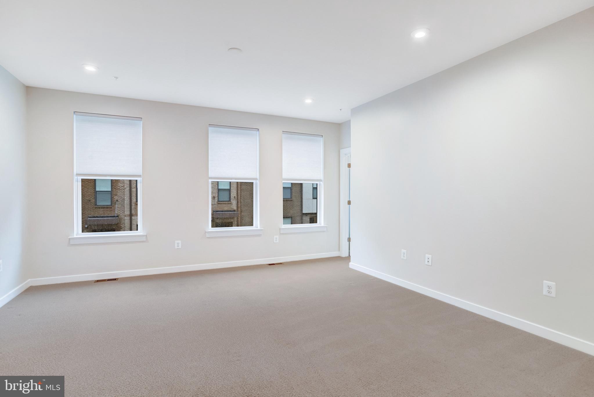 44499 WOLFHOUND SQUARE