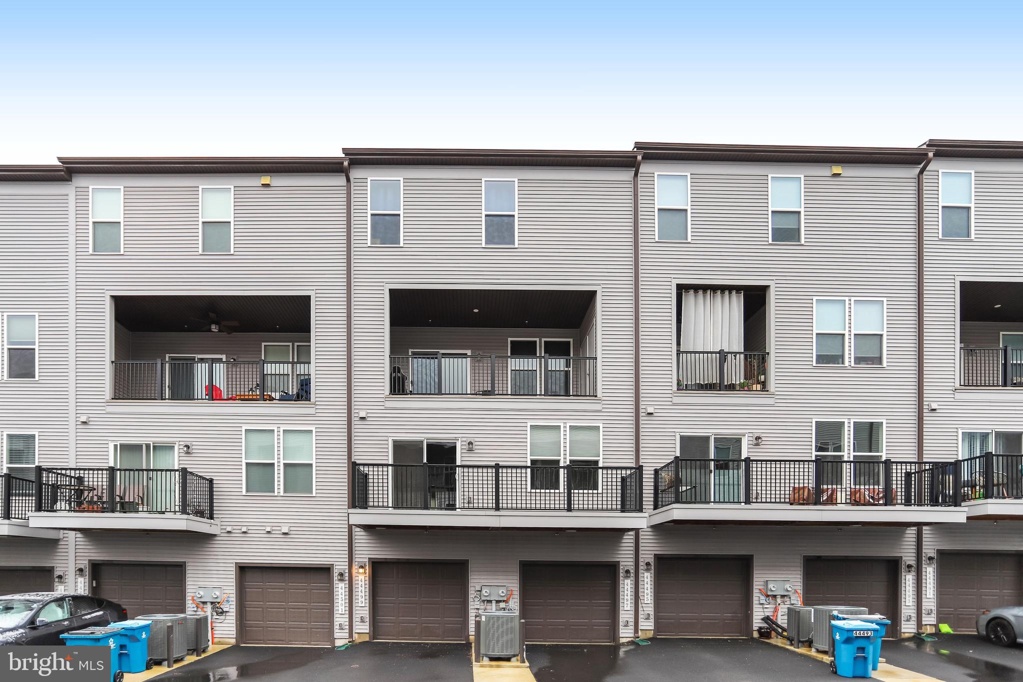 44499 WOLFHOUND SQUARE