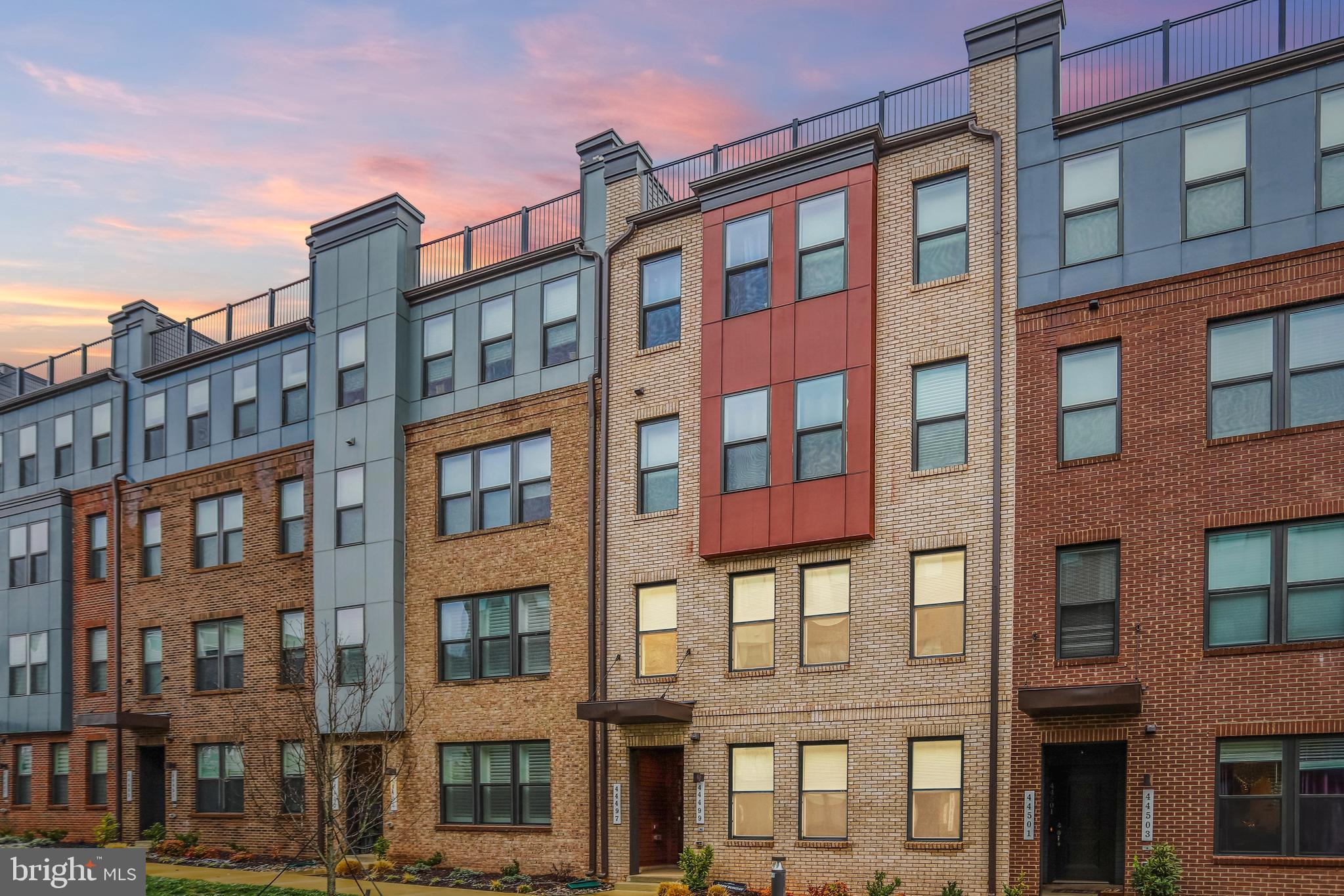 44499 WOLFHOUND SQUARE