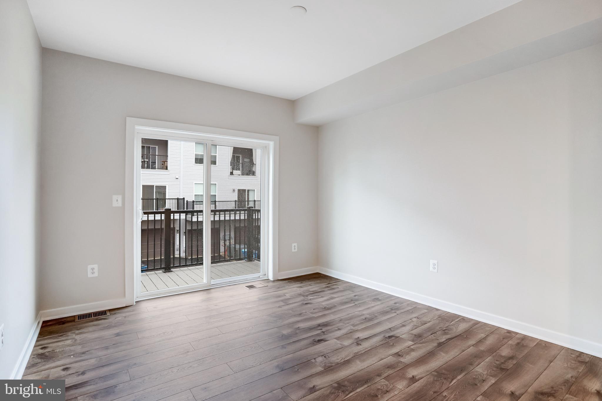 44499 WOLFHOUND SQUARE