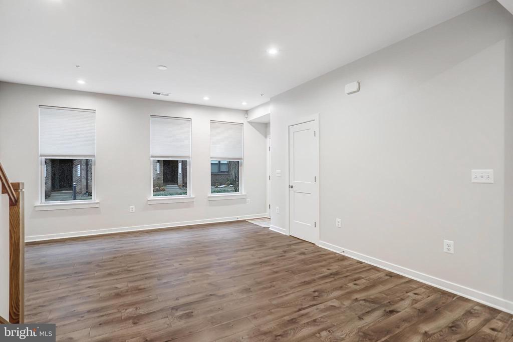 44499 WOLFHOUND SQUARE