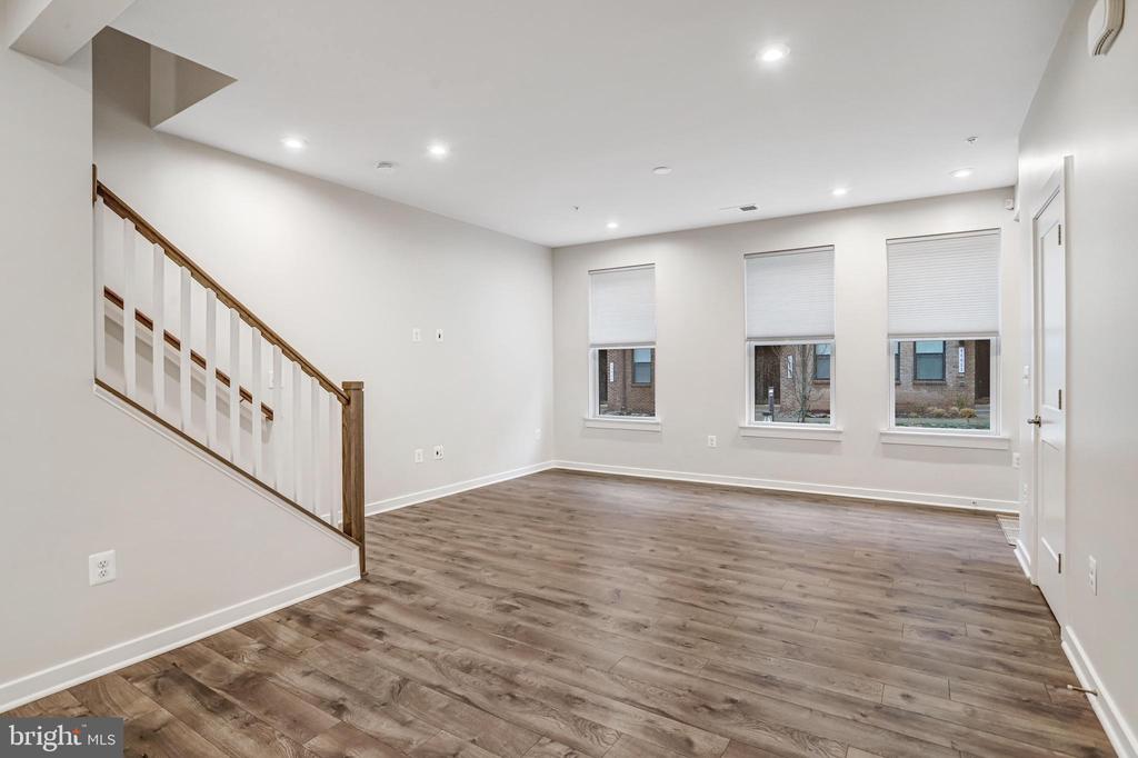 44499 WOLFHOUND SQUARE