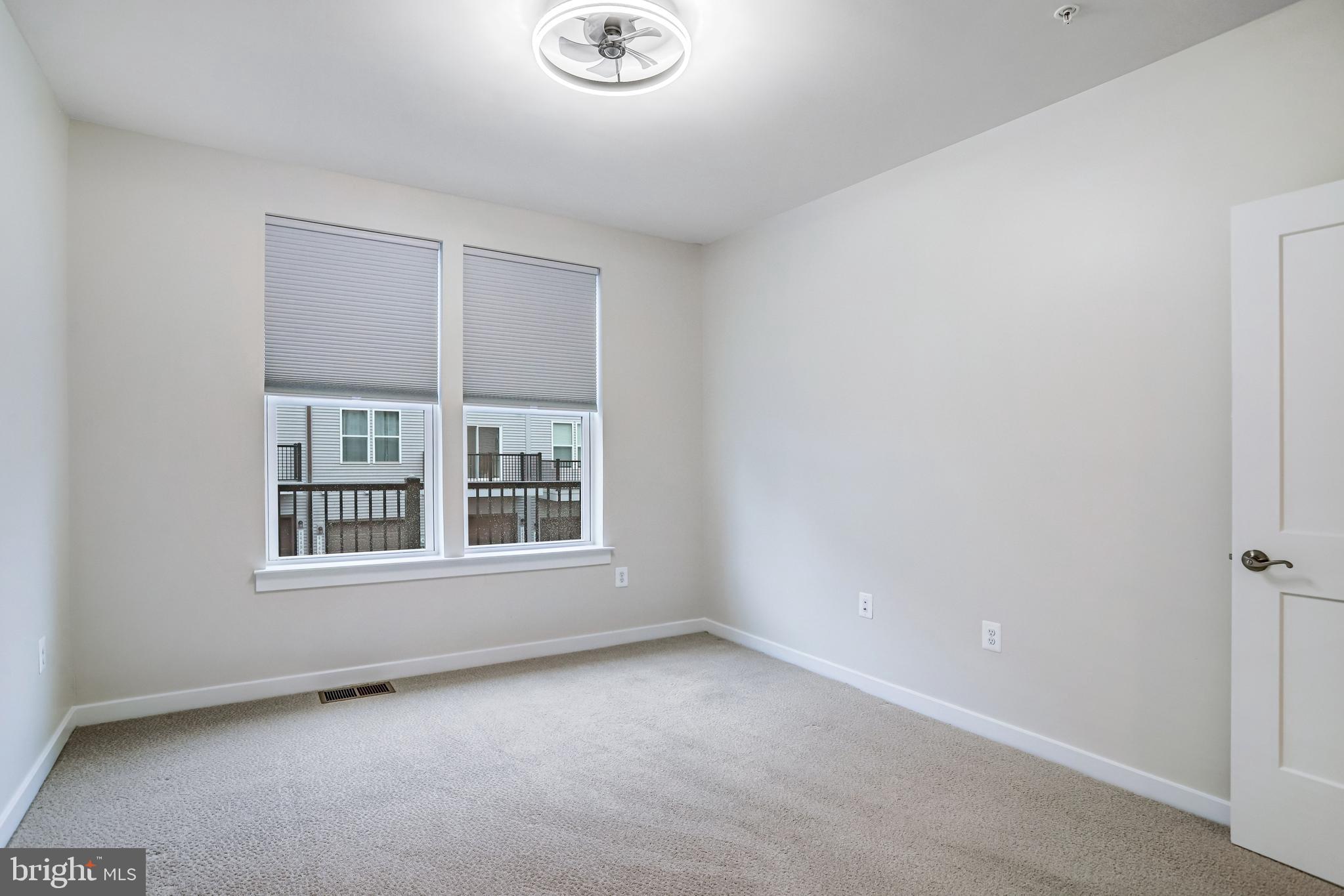 44499 WOLFHOUND SQUARE