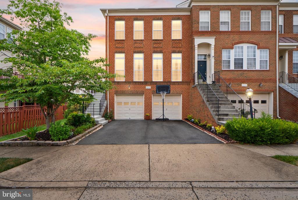 22016 DILWORTH SQUARE