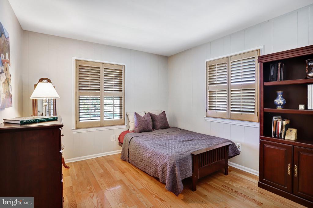 115 W CHURCH ROAD