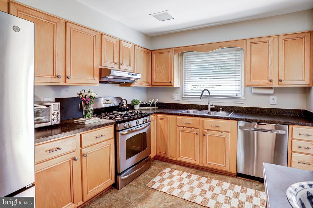 115 W CHURCH ROAD