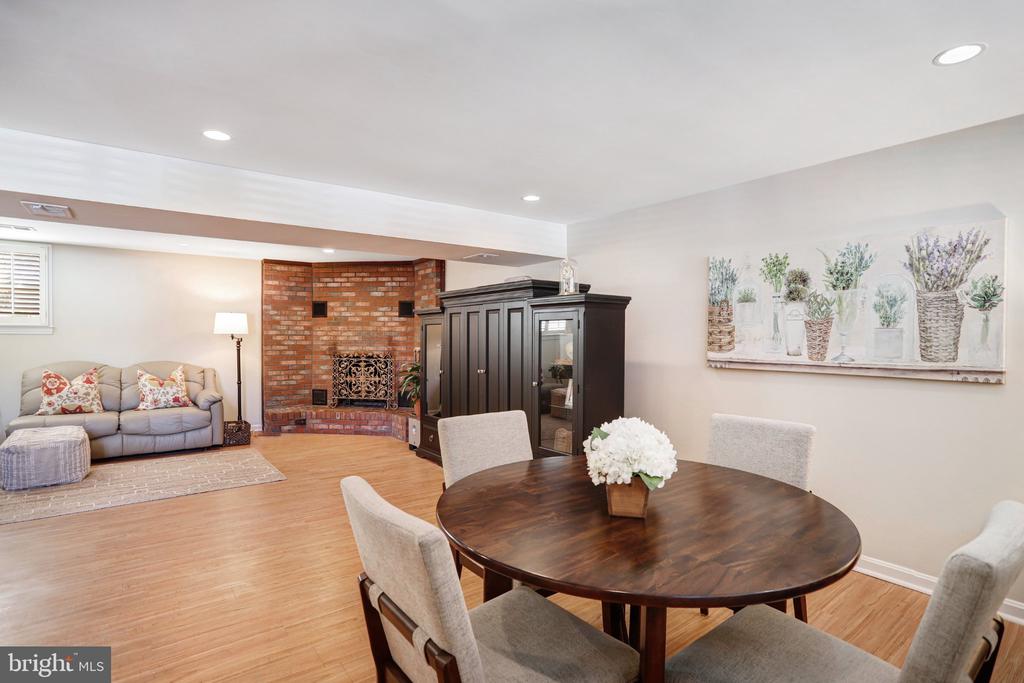 115 W CHURCH ROAD