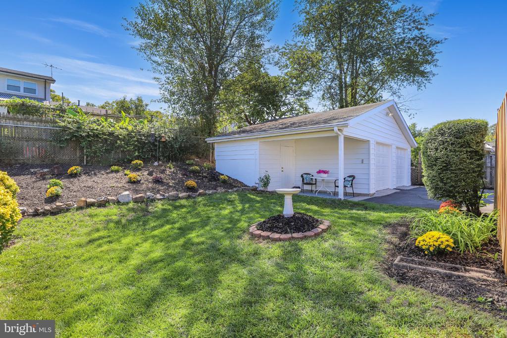 115 W CHURCH ROAD