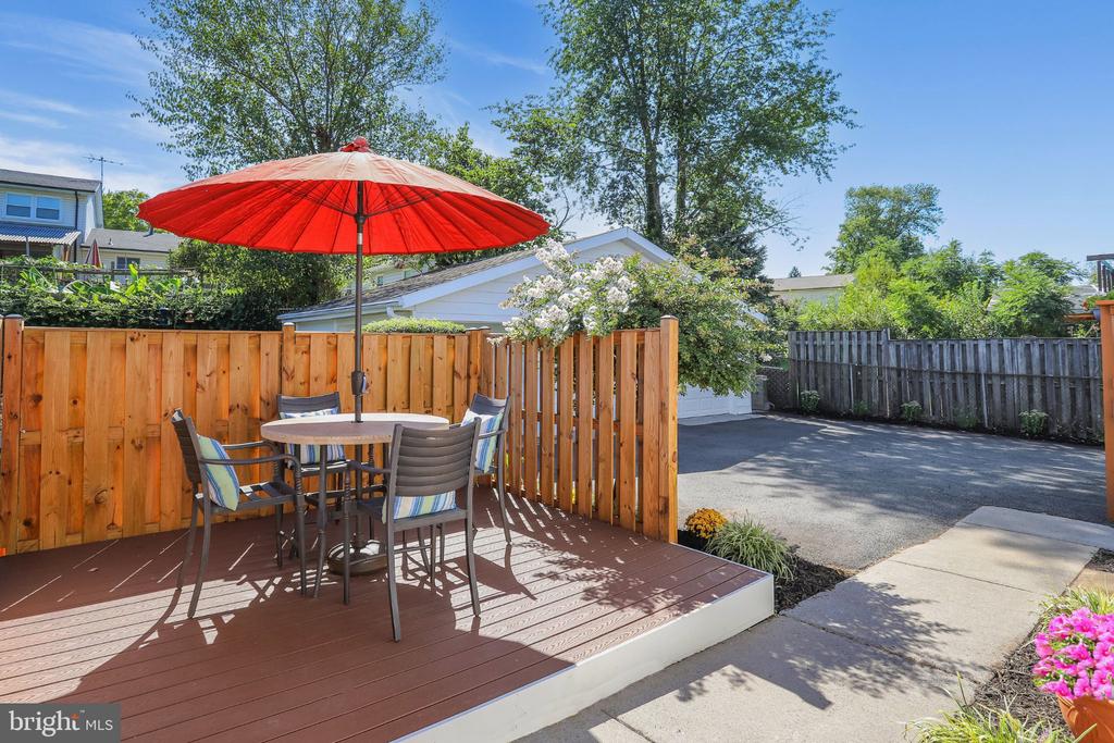 115 W CHURCH ROAD