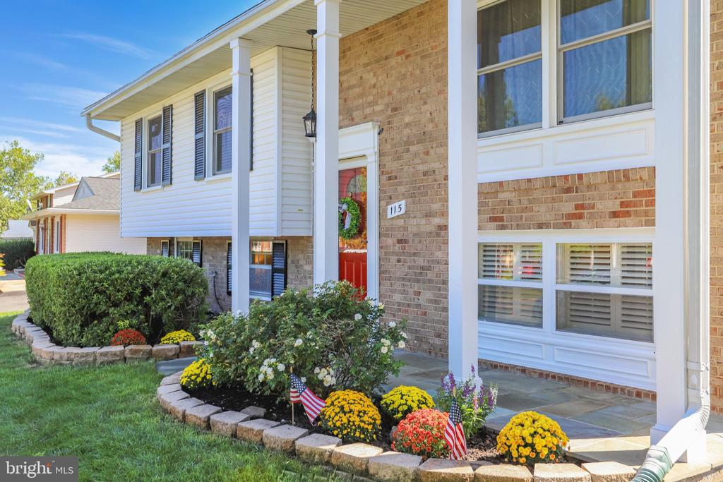 115 W CHURCH ROAD