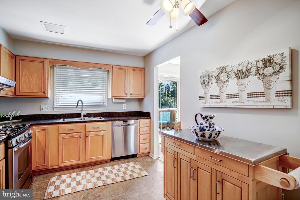 115 W CHURCH ROAD
