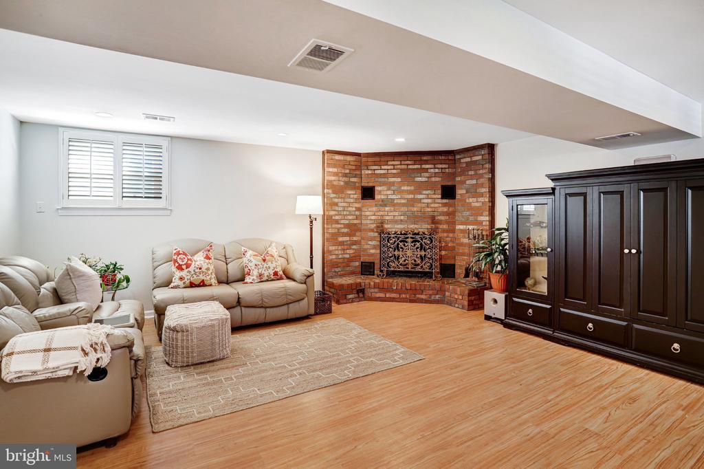 115 W CHURCH ROAD