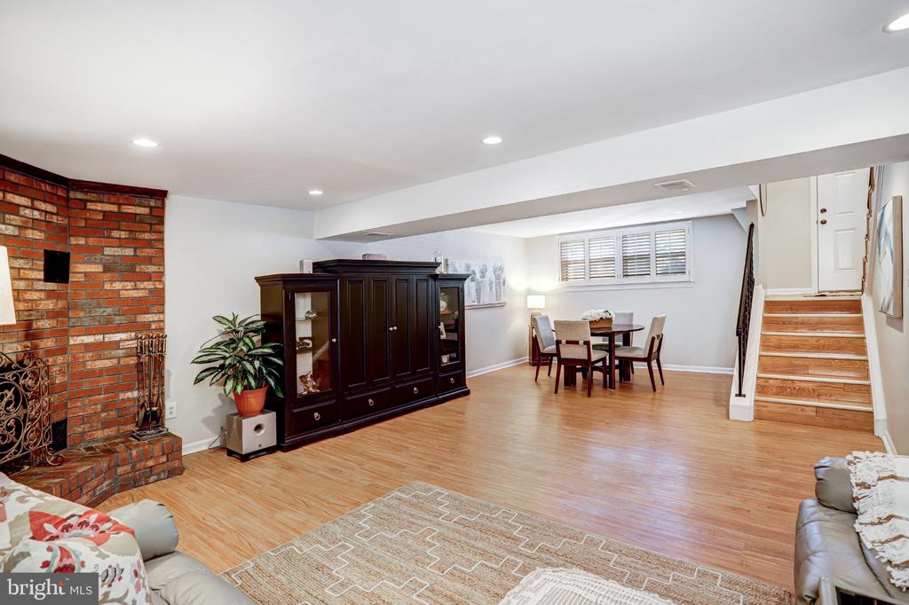 115 W CHURCH ROAD