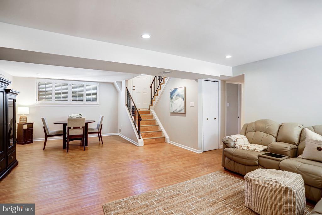 115 W CHURCH ROAD