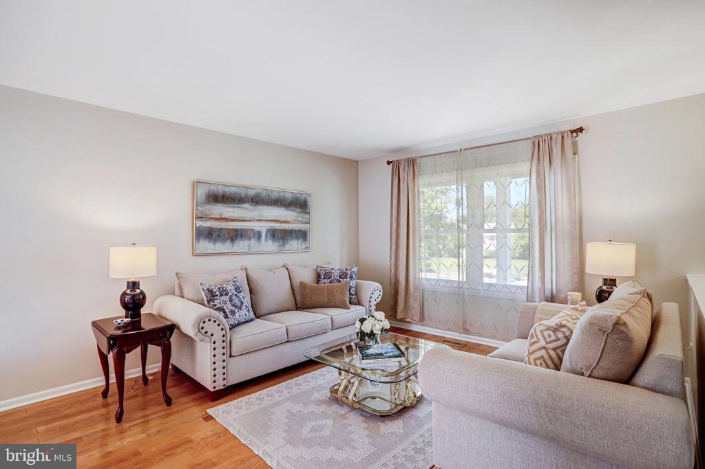 115 W CHURCH ROAD