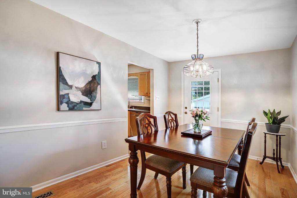 115 W CHURCH ROAD