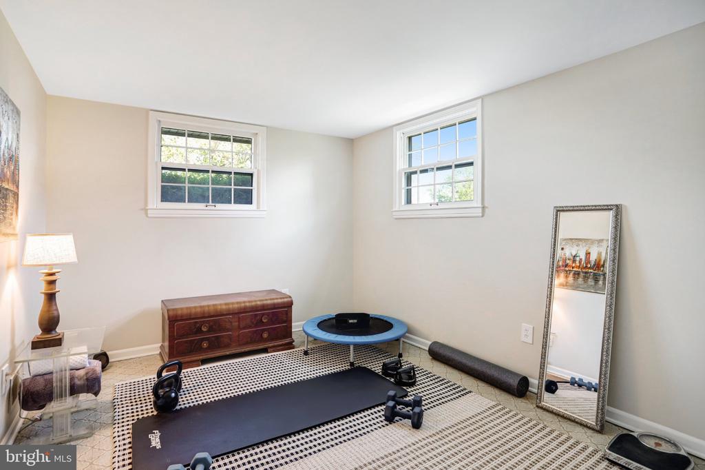 115 W CHURCH ROAD