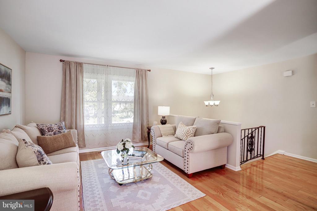 115 W CHURCH ROAD