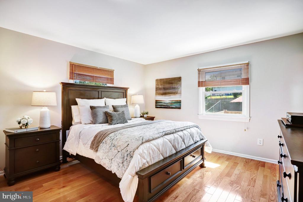 115 W CHURCH ROAD