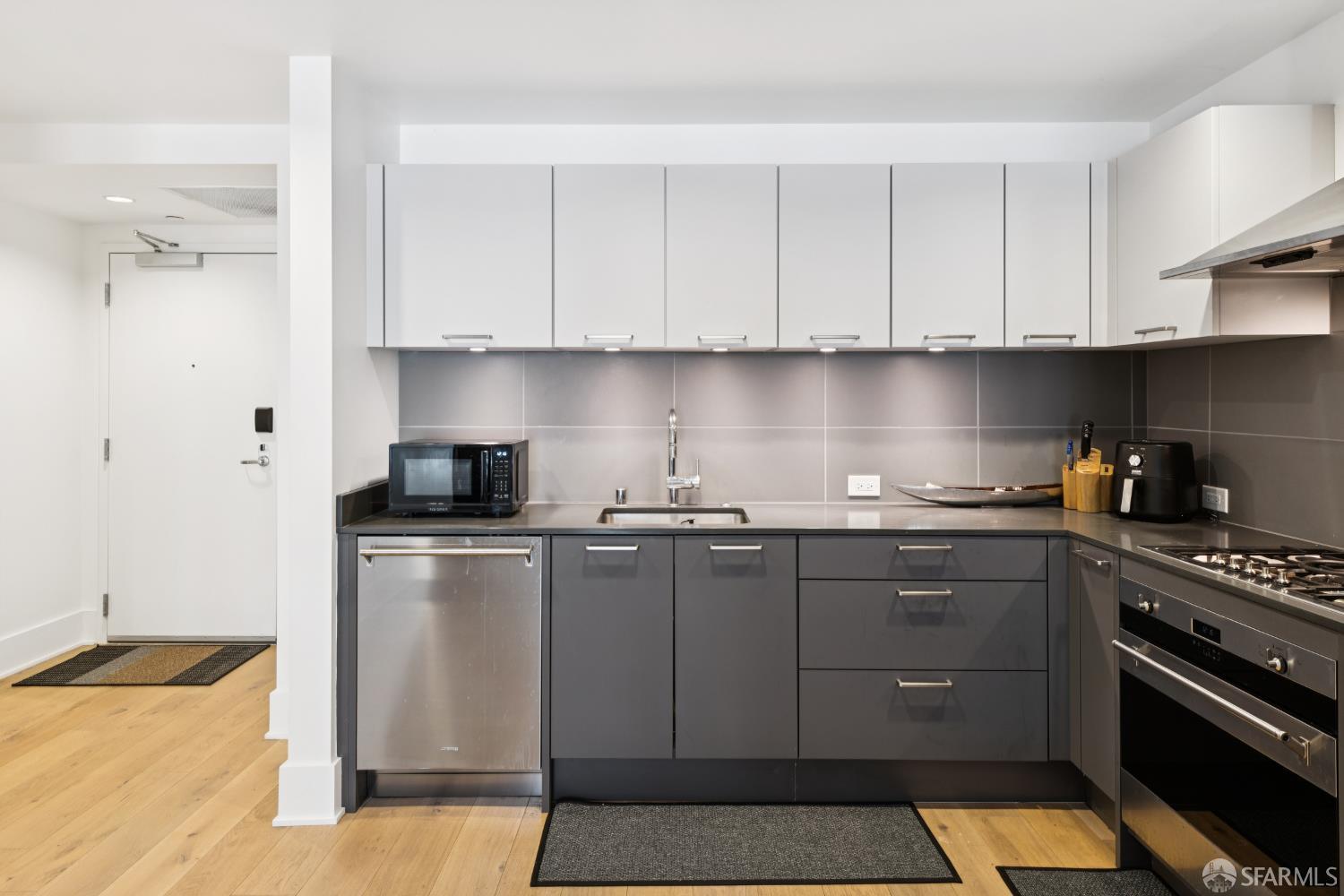 1075 Market Street # 412