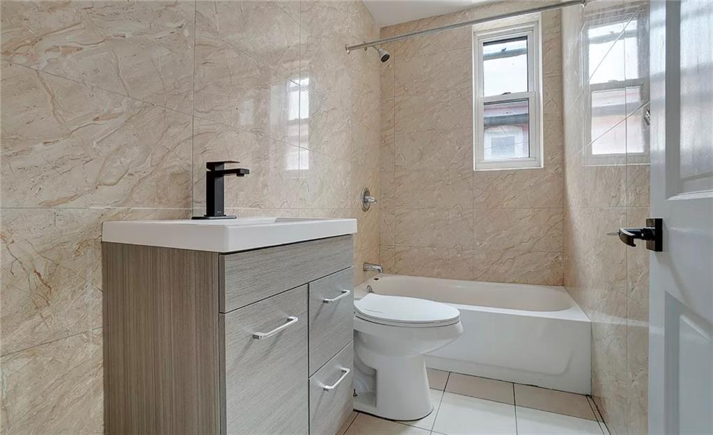 658 Watkins Street 2F