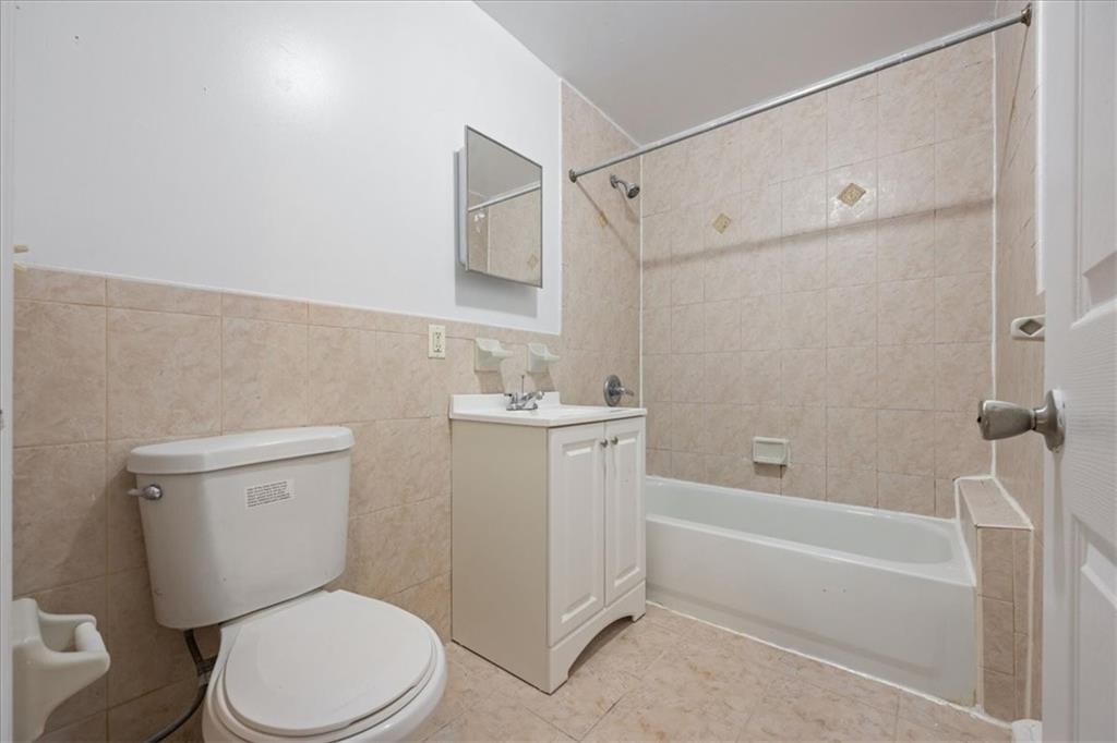 527 Cleveland Street 1