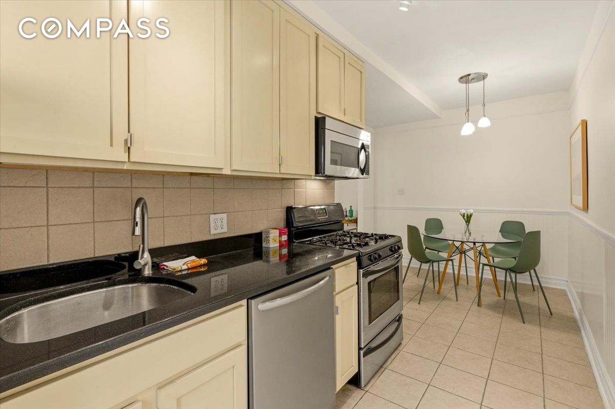 385 Argyle Road 4A