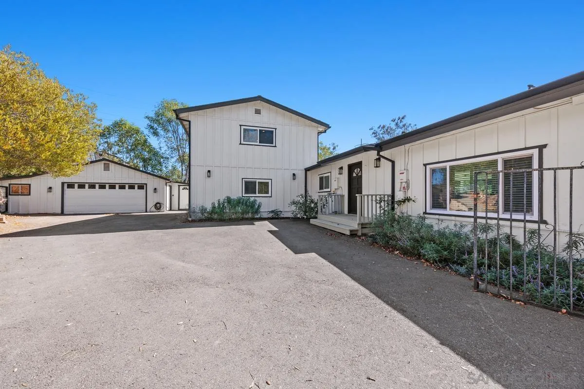 1162 Pebble Springs Ln Escondido CA