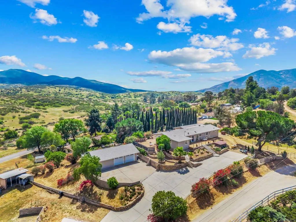 2816 Pioneer Way