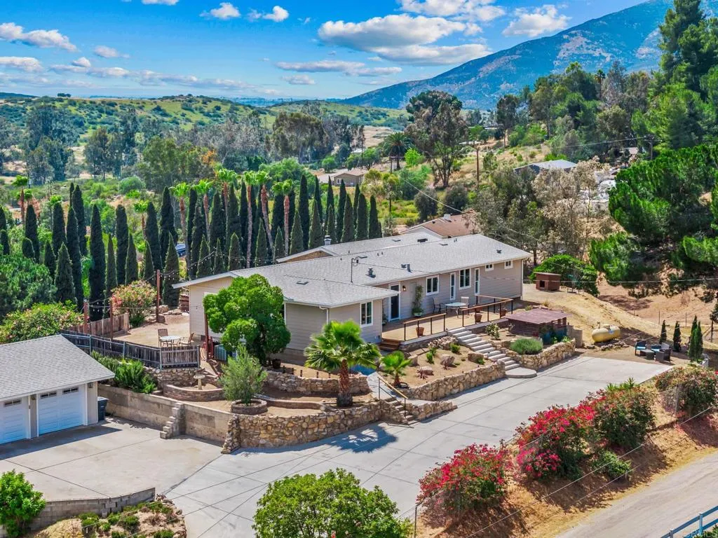2816 Pioneer Way