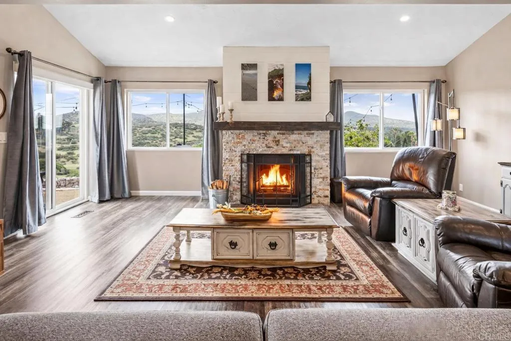 2816 Pioneer Way