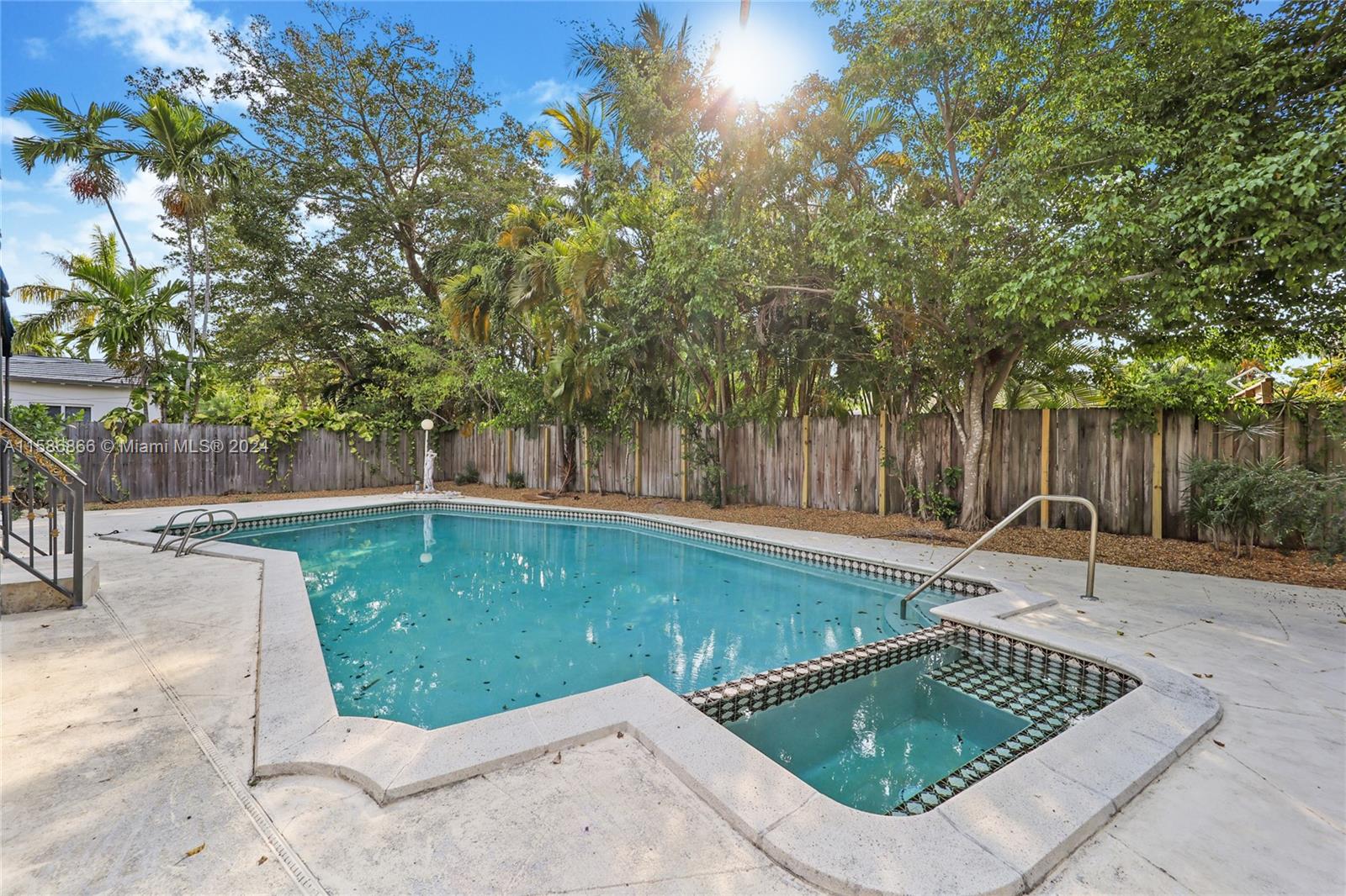 111 E 1st Ct