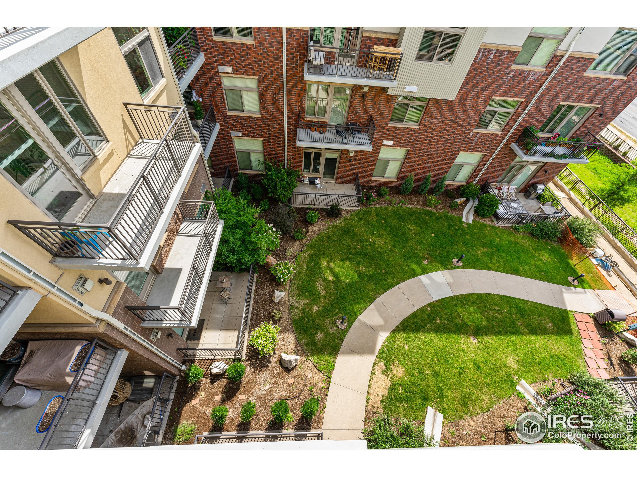 3301 Arapahoe Ave Unit: 422