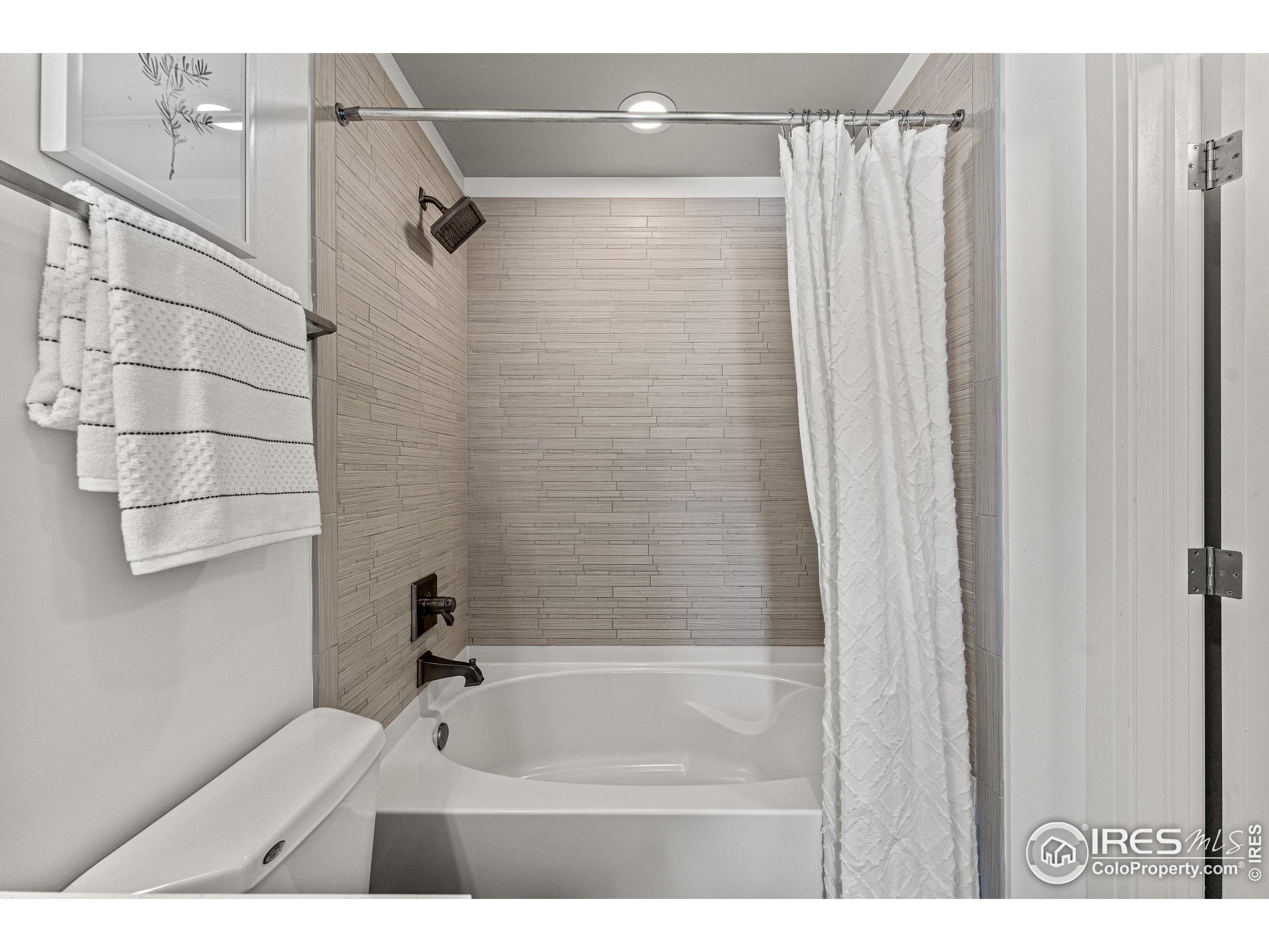 3301 Arapahoe Ave Unit: 422